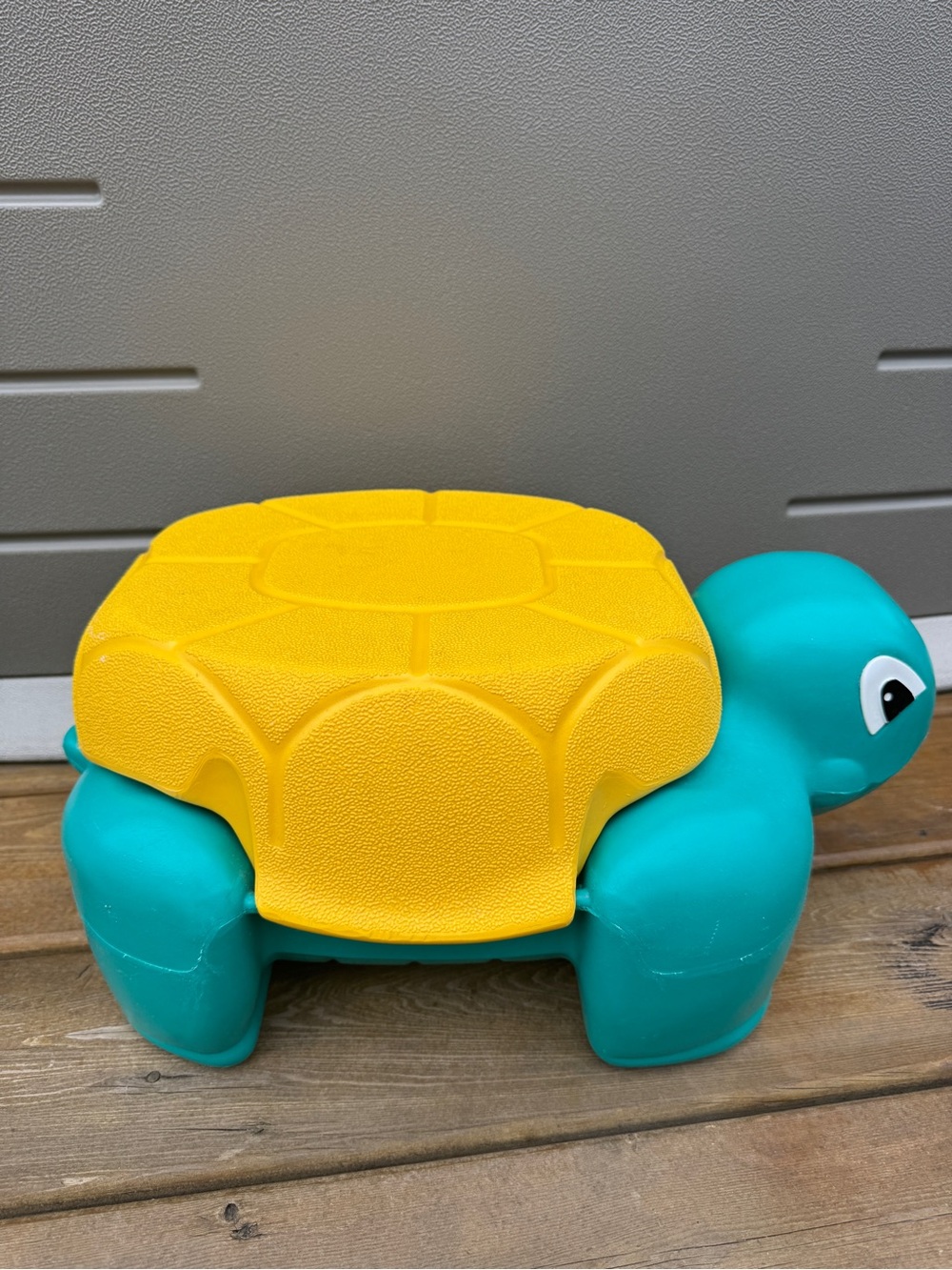 Rubbermaid Kids Turtle Step Stool with storage - Picture 4 of 14